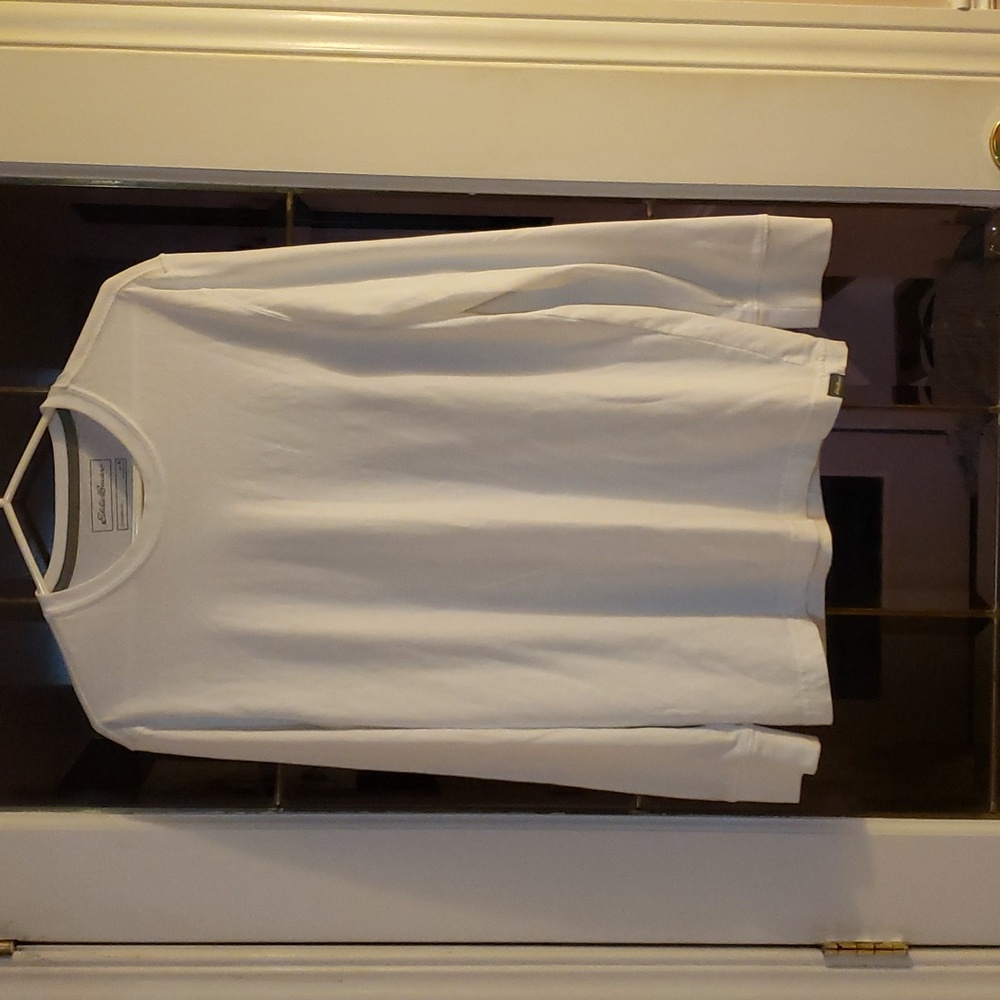 Eddie Bauer Men's White Pullover Top. Size M.